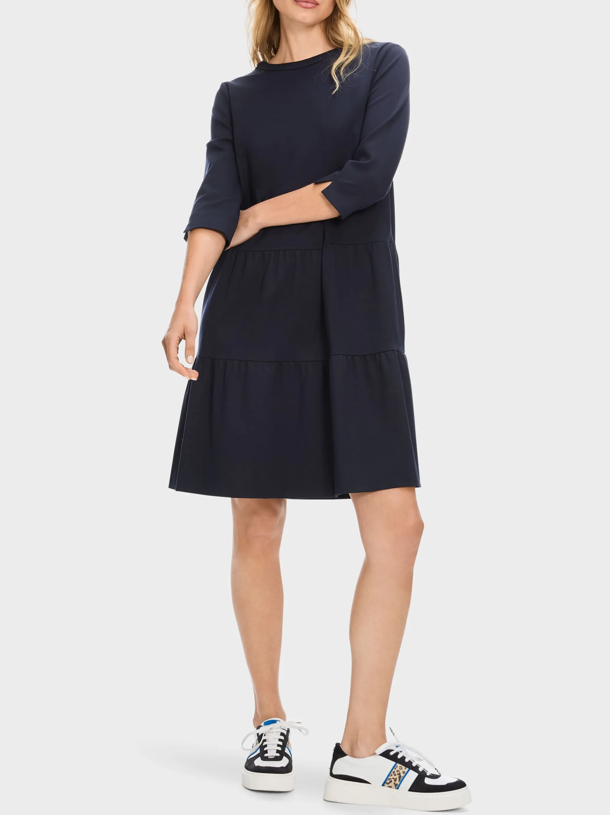 JERSEYKLEID MIT STUFENVOLANTS-Marc Cain Best